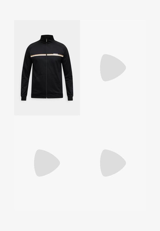 Veste noire zippée en tissu doux. Présente une bande horizontale blanche et dorée sur la poitrine avec le logo "BOSS", et des poches frontales.; T-shirt blanc à manches courtes avec col rond, logo en relief ton sur ton discret sur la poitrine et étiquette de marque noire à l'intérieur du col.; Pantalon de sport vert avec une taille élastique, une coupe effilée et un logo blanc le long de la jambe gauche ; tissu lisse et léger.; Baskets couleur crème avec une tige en cuir lisse, bout arrondi, laçage à l'avant et semelle en caoutchouc texturée. Design minimaliste, sans logo.