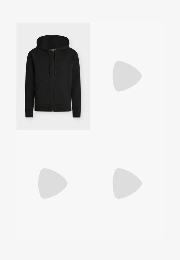 Sweat à capuche noir zippé avec poches avant, capuche réglable par cordon et logo discret « BOSS » sur la poitrine gauche.; T-shirt gris à manches courtes et col ras du cou avec un logo "HUGO" discret centré sur la poitrine et une étiquette de marque rouge à l'intérieur du col.; Jean droit en denim bleu clair avec taille haute, cinq poches, fermeture à boutons et léger délavage sur les cuisses et les genoux.; Chaussure de ville en cuir noir avec un bout arrondi, surface lisse, détails en dentelle et une semelle en caoutchouc texturée basse. Lignes épurées et design minimal.