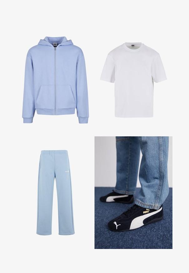 Urban Classics URBAN CLASSICS FLUFFY ZIP HOODY - Sweatjakke - powderblue; Hvid kortærmet t-shirt lavet af bomuld. Har en rund halsudskæring og en afslappet pasform. Glat tekstur, minimalistisk design, ingen mønstre eller accenter.; Lyseblå sweatpants fremstillet af en bomuldsblanding, med elastisk talje, sidelommer og et hvidt logo på venstre lår.; Sorte ruskinds sneakers med hvide detaljer og et guldlogo. Båret med lyseblå denimjeans og sat på en struktureret blå overflade.