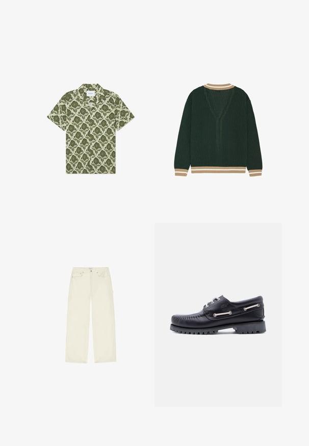 Mørkegrøn strikket sweater med beige og hvide stribede manchetter og krave, vist bagfra på hvid baggrund.; Kortærmet skjorte med et grønt blomstermønster på en lys beige baggrund. Har en krave og et mærke med teksten "Les Deux."; Kremlfarvede bukser med lige ben, for- og sidelommer, knaplukning og bæltestropper, lagt fladt på en hvid baggrund.; Sort læder bådsko med syningsdetaljer, gummisål med greb og metalhuller med hvide snørebånd. Logo på siden som accent.