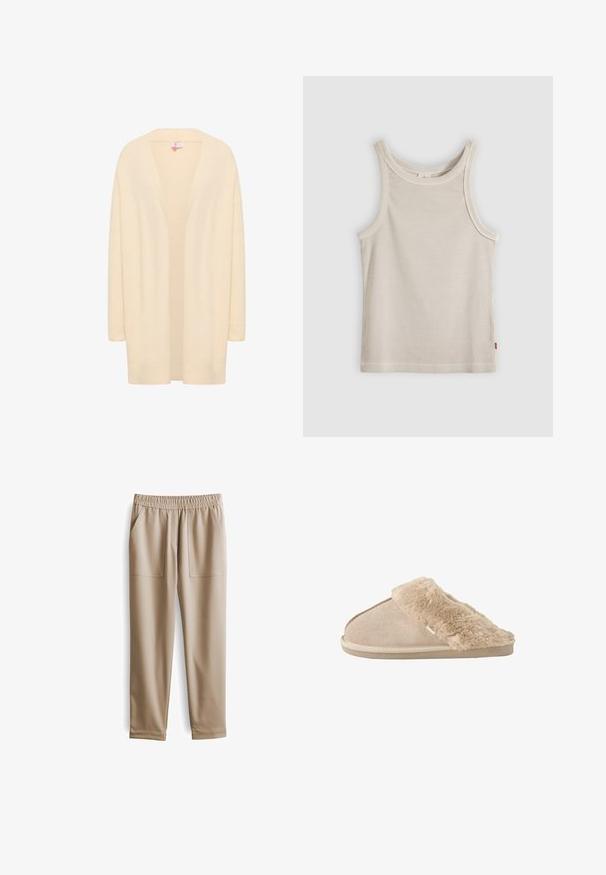 Beige, lange mouwen cardigan van zacht, lichtgewicht materiaal. Open voorkant met een ontspannen pasvorm, voorzien van geribde manchetten en zoom.; Beige geribd mouwloos tanktop met ronde hals en smalle pasvorm, getoond tegen een grijze achtergrond.; Beige elastische broeken met een tailleband, twee voorzakken, taps toelopende pijpen en een gladde textuur, geschikt voor casual kleding.; Beige instappantoffel met zachte suède buitenkant en een zachte, pluizige voering en boord, ontworpen voor binnencomfort.