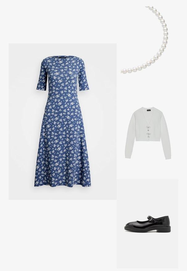 Even&Odd by Zalando Vest - 001 - white; Blauwe bloemenjurk met korte mouwen, ronde hals en uitlopende taille. Gemaakt van zachte stof met een wit bloemenpatroon door het geheel.; Zwarte gepatenteerde leren Mary Jane-schoen met ronde neus, verstelbare gespband, lage blokhak en een gladde glanzende afwerking.; Witte parelketting met gelijkmatig gevormde, glanzende kralen, aan elkaar geregen in een vloeiende, gebogen patronen, die een glanzende textuur laten zien.