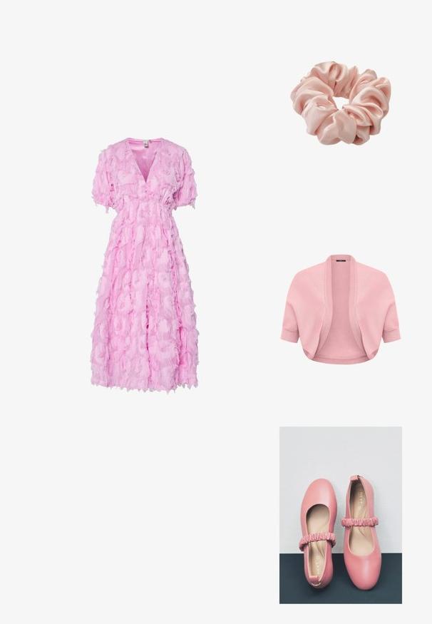 Weicher, rosa gestrickter Bolero mit kurzen Ärmeln, geripptem offenem Vorderteil und enganliegenden Bündchen, entworfen zum Überziehen über Oberteile oder Kleider.; Rotes Kleid mit V-Ausschnitt, kurzen Puffärmeln und einem gestuften Design mit strukturiertem, gerafftem Stoff über die gesamte Länge.; Rosa Leder-Balletschuhe mit abgerundeter Zehe, ausgestattet mit einem gerafften Riemen über dem Spann und einem glatten Innenfutter.; Hellrosa Satin-Haargummi mit gerafftem Stoff und einer weichen, glänzenden Textur zum Zusammenbinden der Haare.