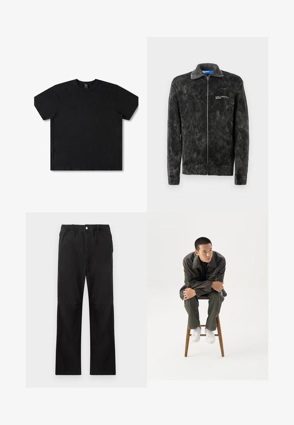 Schwarze Cordjacke mit gerippter Textur, Stehkragen und Frontreißverschluss; verfügt über das "Karl Lagerfeld Jeans"-Logo auf der Brust.; Schwarzes Kurzarm-T-Shirt aus Baumwolle mit Rundhalsausschnitt, ausgestattet mit einem dezenten Logo in der Mitte und einem entspannten Schnitt.; Schwarze Baumwollhosen mit einem elastischen Bund, gerade geschnitten, mit glatter Textur und ohne sichtbare Akzente oder Muster.; Junger Mann in dunkler Lederjacke und Jeans sitzt auf einem Holzstuhl, lehnt sich mit verschränkten Armen nach vorne und schaut seitlich vor weißem Hintergrund.