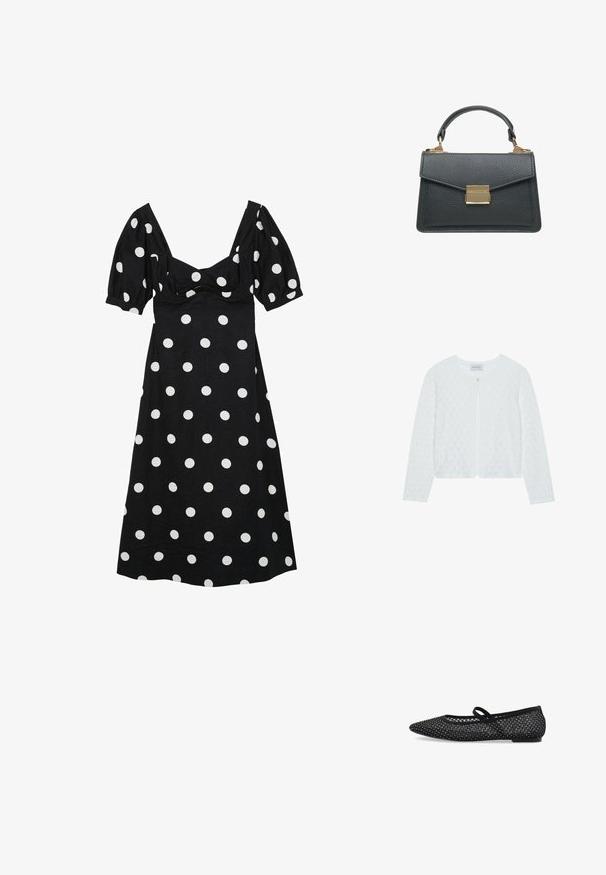 Cardigan en tricot blanc avec un motif texturé, col rond, manches longues et une fermeture à un bouton à l'avant.; Robe midi noire à pois blancs, manches courtes bouffantes et encolure en cœur.; Chaussure plate noire avec un design à bout pointu, tige en maille avec des accents en strass, et une fine bride pour un maintien sécurisé. Semelle plate.; Sac à main en cuir noir texturé avec une courte poignée et un fermoir rectangulaire doré sur le rabat avant.