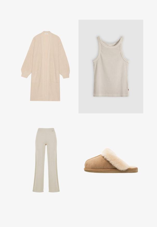 Langer beiger Strickcardigan mit offener Vorderseite, zwei vorderen Taschen und gerippten Bündchen und Saum.; Beiges ärmelloses Tanktop mit Rippstruktur, rundem Halsausschnitt und schmaler Passform, vor einem grauen Hintergrund dargestellt.; Beige weite Hosen mit einer glatten Rippenstruktur, elastischem Bund und ohne sichtbare Verzierungen, bieten eine lässige Silhouette.; Beige Wildlederschlappen mit einem weichen, flauschigen Innenfutter aus cremefarbener Schafsleder. Verfügt über eine flache, strukturierte Gummisohle für einen sicheren Halt.