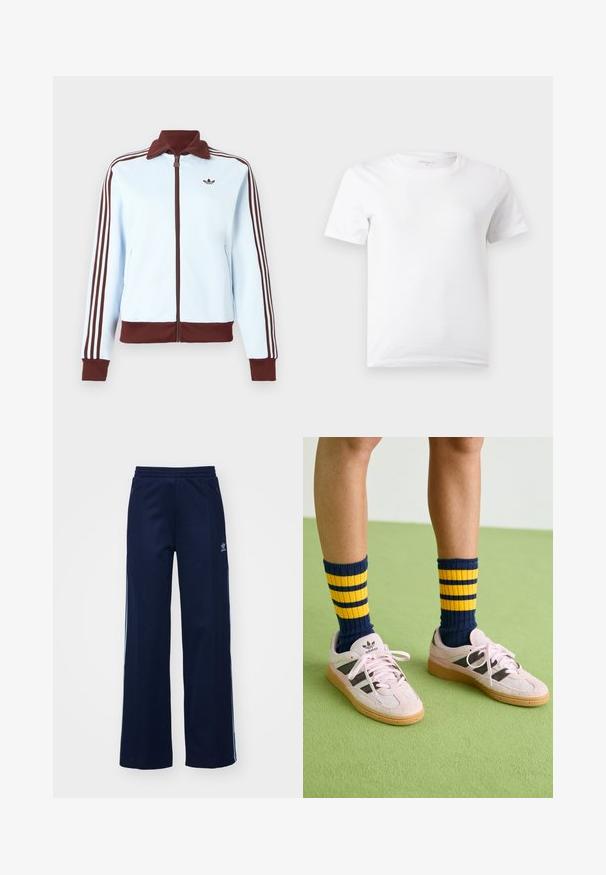 Svetlomodrá bunda na zips s hnedým golierom, manžetami, lemom a tromi hnedými prúžkami po celej dĺžke každého rukáva, s malým hnedým logom na hrudi.; Jednoduché biele tričko s krátkym rukávom a okrúhlym výstrihom, zobrazené na svetlosivom pozadí.; Námornícke nohavice z bavlneného zmesi s širokým strihom, elastickým pásom a zipsovými vreckami, s bielymi bočnými pruhmi a detailom loga.; Svetloružové semišové tenisky s čiernymi pruhmi a gumovými podrážkami, skombinované s námořníckymi a žltými pruhovanými rebrovanými ponožkami. Zelená textúrovaná podlaha.