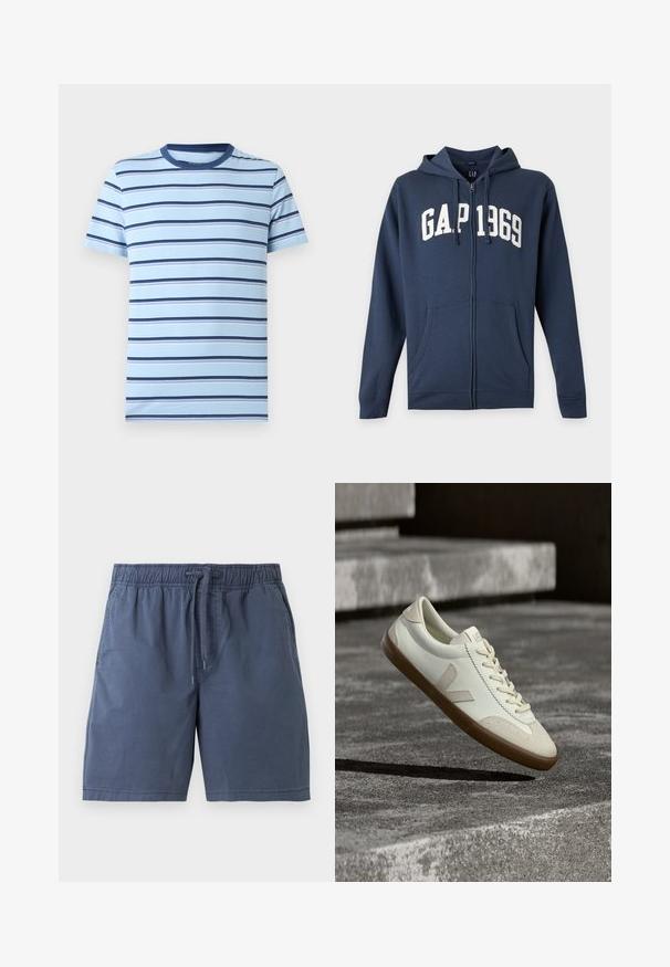 Φούτερ navy blue με φερμουάρ, εμπρόσθιες τσέπες, κουκούλα με κορδόνια και λευκό κείμενο "GAP 1969" στο στήθος.; Ανοιχτό μπλε κοντομάνικο T-shirt με οριζόντιες ναυτικές και λευκές ρίγες και μονόχρωμη ναυτική λαιμόκοψη.; Καθημερινά σορτς σε ναυτικό μπλε με ελαστική μέση και κορδόνι, ίσια γραμμή στα μπατζάκια και πλαϊνές τσέπες.; Λευκά δερμάτινα αθλητικά παπούτσια με καφέ καουτσούκ σόλα, επίπεδα κορδόνια και V-σχήμα διακοσμητικό στη πλευρά. Διαθέτουν ομαλή επιφάνεια και ελάχιστες ραφές.