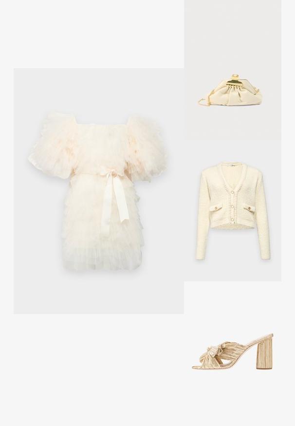 Afskåret cremefarvet cardigan med V-hals, struktureret strikstof, to frontlommer og tre runde knapper i kontrastfarve.; Ida Sjöstedt EXCLUSIVE CRYSTAL DRESS - Cocktailkjole / festkjole - ivory; Guld, teksturerede klodsede mules med en knyttet frontdetalje og en åben tå-design, der har plisseret stof og glatte accenter.; Kremfarvet clutchtaske lavet af blødt materiale, med guldlås og kæderem, og med et smock-design på taskens overflade.