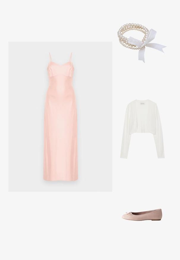 Biely skrátený cardigan, dlhé rukávy, mäkká pletená textúra, otvorený predný dizajn, štítok s nápisom "ANNA FIELD", minimalistický štýl bez zapínania.; Dlhé, svetloružové saténové šaty s tenkými ramienkami a priliehavým živôtikom, zobrazené na jednoduchom bielom pozadí.; Svetloružový baletný plochý topánka s malou mašličkou na zaoblenom špičke a nízkym podpätkom, zobrazená z boku.; Biely perlový náramok s viacerými prameňmi, obsahujúci perly rôznych veľkostí. Uviazaný s priesvitnou bielou stuhou v tvare mašle.