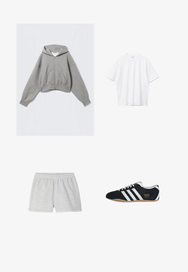 Kort grå hættetrøje lavet af blødt stof, med lynlås foran, to sidelommer og en hætte med snøre samt ribstrikkede manchetter.; Hvid ensfarvet T-shirt med korte ærmer og rund hals, med en afslappet og let oversized pasform, på en hvid baggrund.; American Vintage SHORT FEMME ATUBAY - Træningsbukser - arctique chine; Sort ruskinds sneaker med hvide tre striber, guldlogo og en brun gummisål. Har et lavprofil snørebåndsdesign.