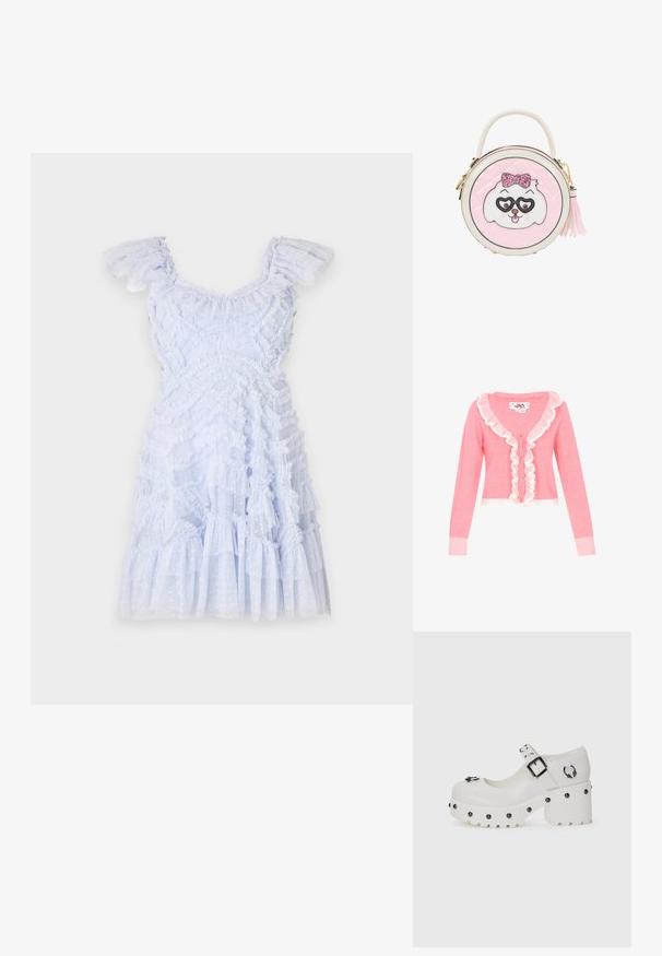 Cardigan rose avec des manches longues, en V, et un bord festonné blanc le long de l'avant. Comprend cinq boutons et des poignets et un ourlet côtelés.; Robe bleu clair avec des bretelles à volants, tissu texturé, design en couches et accents à pois. Ourlet évasé avec des volants tout au long.; Chaussures à plateforme blanches avec un bout arrondi, sangle à boucle et clous ronds. Semelle texturée avec un léger talon et détail de quincaillerie décoratif.; Sac à main rond rose avec un visage de chien blanc et rose portant un nœud pailleté et des lunettes en forme de cœur, une poignée supérieure et une tirette de fermeture éclair à pompon sur le côté.