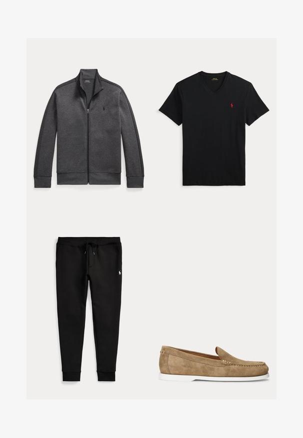 Donkergrijs jack met volledige rits, opstaande kraag, lange mouwen en klein geborduurd logo op de linkerborst.; Zwarte V-hals T-shirt met korte mouwen en een klein rood Polo Ralph Lauren-logo op de linkerborst.; Zwarte joggerbroek met omgeslagen enkels, taille met trekkoord, zijzakken en klein wit polo-spelerlogo op de rechterdij.; Lichtbruine suède mocassinstijl loafer met witte zool en zichtbare stiksels langs de neus en zijkanten, zijaanzicht.