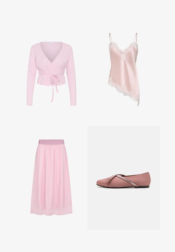 Pull cache-cœur à manches longues rose pâle avec col en V et ceinture nouée à la taille, présentant un motif tricot subtil et une étiquette "Saint" à l'intérieur du col.; Caraco en satin rose clair avec bordure en dentelle blanche le long du décolleté en V, de l'ourlet et fines bretelles réglables, avec un ourlet asymétrique.; Jupe en tulle rose avec un design doux et transparent. Elle présente une taille élastique et une silhouette fluide, créant un effet superposé.; Ballerines en satin rose doux avec un design à brides croisées ornées d'accents en argent carrés et un bout arrondi. Semelle noire basse.