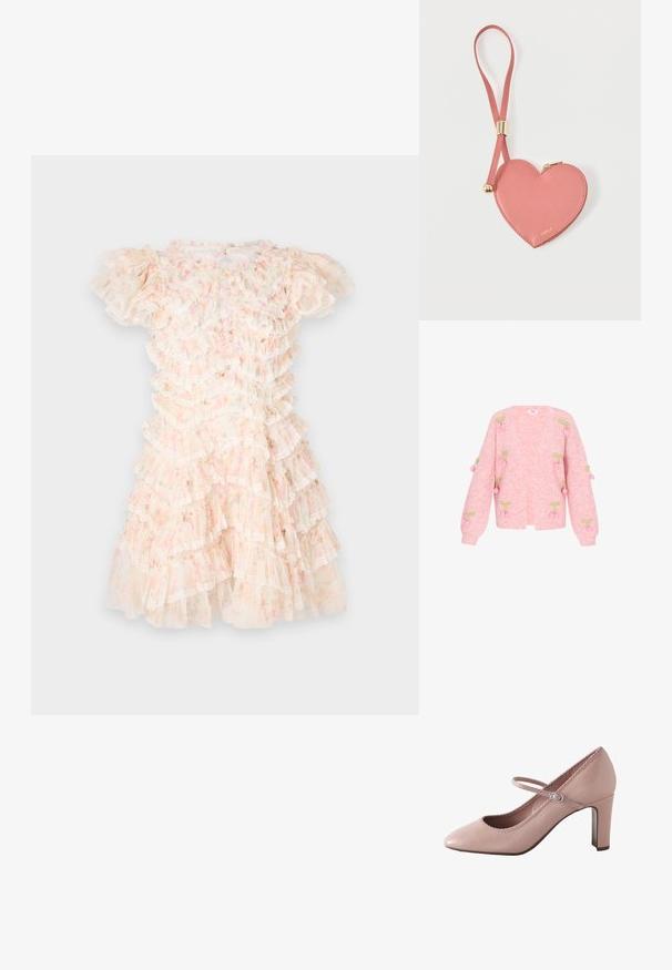 Cárdigan de punto rosa con escote en V, mangas largas y motivos bordados de cerezas con hojas verdes. Textura suave y corte relajado.; Vestido con estampado floral en rosa pastel y crema, con volantes en capas y detalles de encaje. Mangas cortas abullonadas y escote redondo.; Zapato de tacón alto de cuero rosa con puntera redondeada, correa en el tobillo y borde festoneado. Cuenta con un tacón bloque delgado para mayor soporte.; Monedero de cuero rosa en forma de corazón con correa para la muñeca y cremallera dorada, con la marca "Furla" en pequeño texto dorado.
