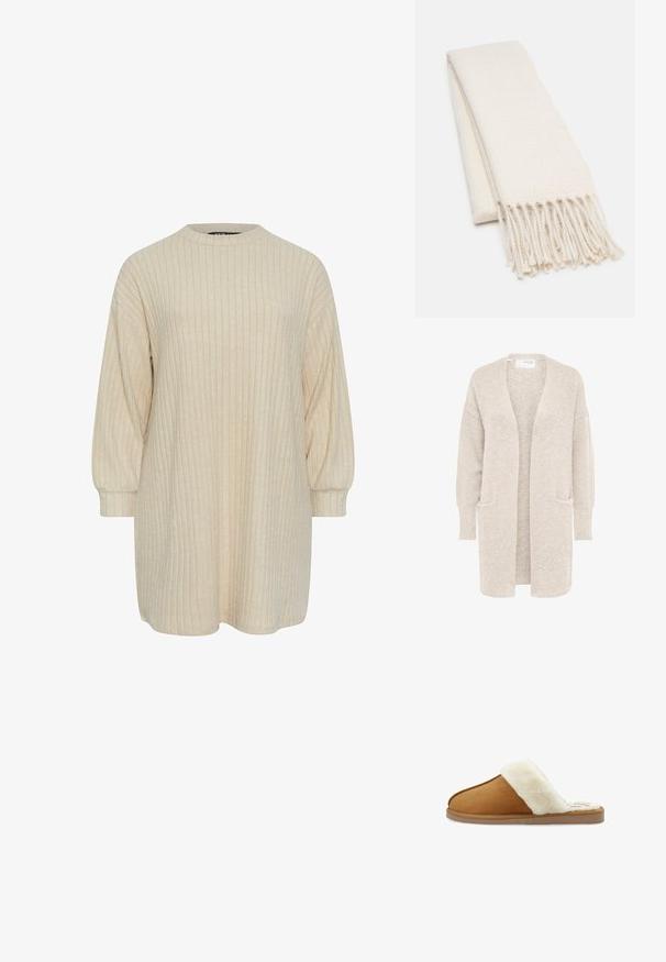 Lang beige åben cardigan med lange ærmer og to forlommer, blødt tekstureret strikstof.; Beige ribbet kjole med høj rund halsudskæring og lange puffærmer. Blød tekstur, knælang længde og subtil vertikal mønsterdetalje.; Brune ruskinds tøfler med hvid pelskant, åben tå-design, blød tekstur og flad gummisål. Har kontrastsyning for detalje.; Hvidt tørklæde med et struktureret mønster og frynser i enderne. Materialet virker blødt og let, omhyggeligt foldet for udstilling.