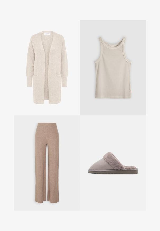 Langer beiger Cardigan mit offenem Vorderteil, langen Ärmeln und zwei Fronttaschen, weicher strukturierter Strickstoff.; Beiges ärmelloses Tanktop mit Rippstruktur, rundem Halsausschnitt und schmaler Passform, vor einem grauen Hintergrund dargestellt.; Beige, gerippte, weit geschnittene Hose mit hohem Bund und weicher Textur, die eine lockere Passform und keine sichtbaren Verschlüsse hat.; Graue Wildlederhausschuh mit einem weichen, flauschigen, hellgrauen Futter. Geschlossener Zehendesign und flexible, strukturierte Sohle für einen guten Halt.