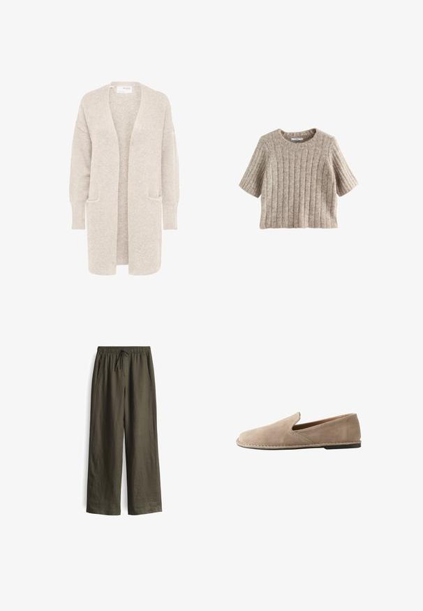 Lange beige open cardigan met lange mouwen en twee voorzakken, zachte gestructureerde gebreide stof.; Korte mouwen, geribbelde trui in lichtbeige, met een ronde halslijn en zachte textuur, gemaakt van een comfortabele gebreide stof.; Olijfgroene, losse broek met een elastische tailleband en trekkoord, voorzien van zijzakken en een lichtgewicht, gestructureerde stof.; Beige suède instapschoen met afgeronde neus, lage platte hak, doorgenaaide zool en elastische zij inzet voor gemakkelijk aan- en uittrekken.