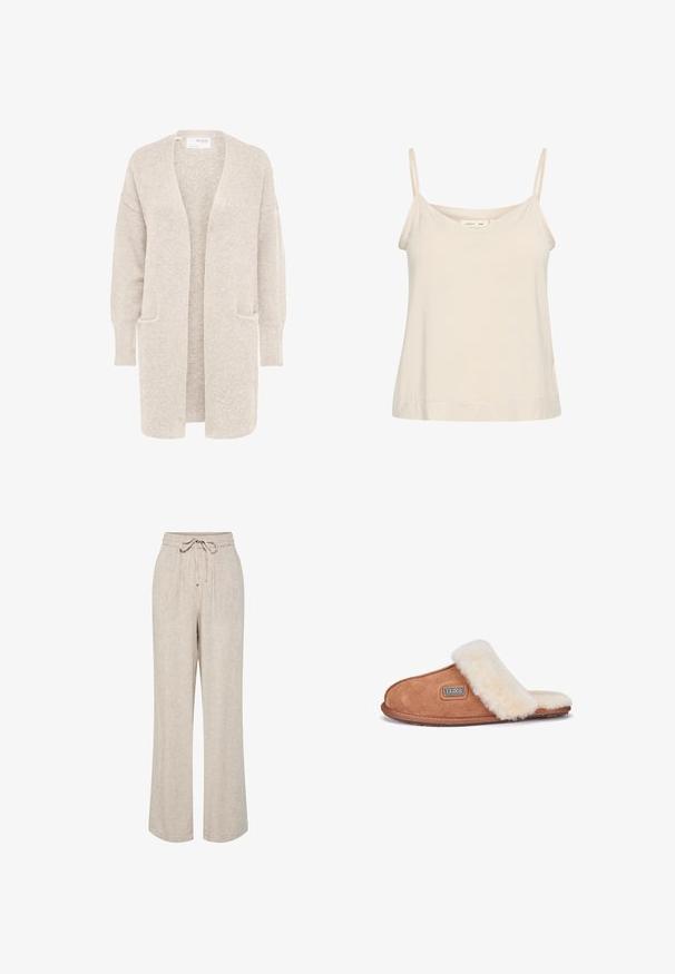 Long gilet beige ouvert sur l'avant, manches longues et deux poches avant, en maille douce texturée.; Camisole beige clair en tissu doux, avec de fines bretelles réglables et un décolleté en V, offrant une coupe légèrement décontractée.; Pantalon beige coupe ample avec jambes larges, taille élastique et cordon noué à l'avant.; Mocassin en suède marron avec une sangle et une doublure en fourrure synthétique couleur crème, bout rond, semelle plate et logo sur le côté.