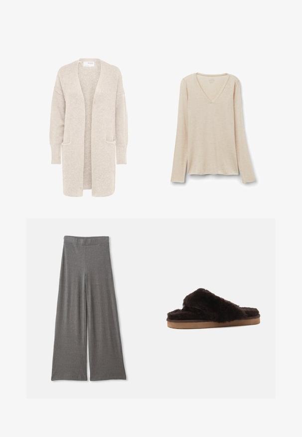 Long gilet beige ouvert sur l'avant, manches longues et deux poches avant, en maille douce texturée.; Haut à manches longues en tissu beige clair avec une texture douce. Coupe décontractée avec un ourlet droit et un design minimaliste.; Pantalons larges gris à côtes avec une taille haute élastique. Le tissu semble doux et texturé, offrant une coupe décontractée sur toute la longueur.; Une pantoufle unique marron foncé duveteuse avec une semelle marron, montrée de profil sur un fond clair uni.