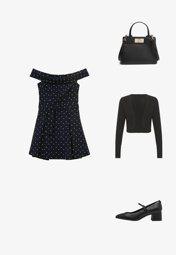 Sort cropped cardigan med lange ærmer, lavet af blød strikket stof. Har en bølget halsudskæring og kant, med en v-formet frontåbning.; Navyblå off-shoulder kjole med hvide polkaprikker, et tætsiddende taljebælte med et rektangulært spænde og et plisseret A-formet skørt.; Sorte læder lavhælede pumps med spidse tæer, ankelrem og struktureret finish. Simpelt design med en robust blokhæl.; Sort læderhåndtaske med topstropper, en aftagelig skulderrem og et rektangulært låsespænde i guldfarve foran.