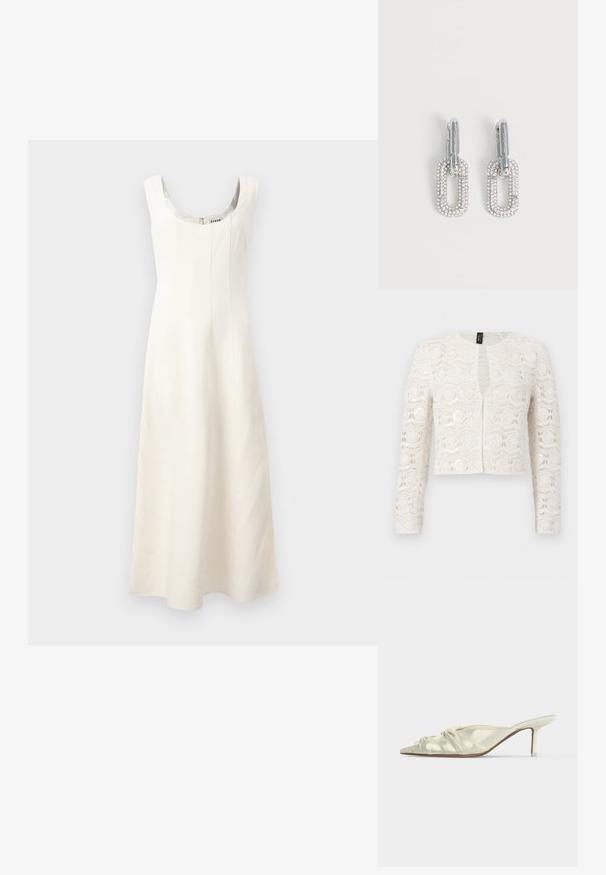 Hvid langærmet cardigan i blonder med blomster- og geometriske mønstre, åben front og let kort længde.; Hvid ærmeløs kjole med rund halsudskæring, tætsiddende liv og bølgende skørt. Har lodrette sømme og en skjult lynlås bagpå.; Hvide satin mule med spids tå, rynkede detaljer og en slank mellemhøj hæl på ensfarvet baggrund.; Sølvfarvede dråbeøreringe med rektangulært forbundet design dækket af små glitrende krystaller på en hvid baggrund.