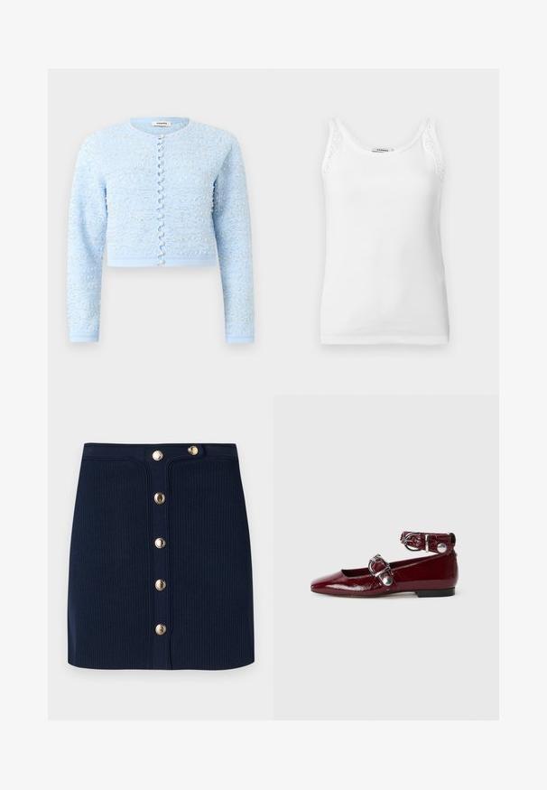 Cardigan court bleu clair à manches longues, orné de petites perles et de motifs en perles argentées, avec des boutons imitation perle sur le devant.; Débardeur blanc côtelé sans manches avec bordure en dentelle sur les bretelles, doté d'un col rond.; Mini-jupe en tricot côtelé bleu marine avec une taille haute et une rangée avant de six boutons en métal doré.; Ballerines en cuir verni bordeaux avec un bout pointu, une bride de cheville avec une boucle en argent et un petit talon. Texture lisse sur l'ensemble.