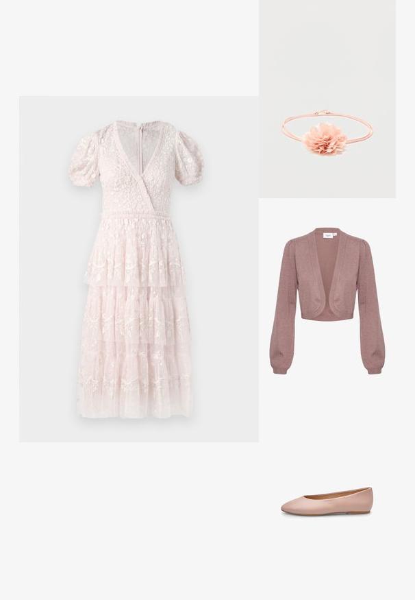 Afskåret cardigan i blødt, lys pink strik med lange, puffede ærmer og åben frontdesign. Har ribbede manchetter og kant.; Lyserød, lagdelt kjole med pufærmer, V-udskæring og intrikate blomsterbroderier. Lavet af et struktureret, let materiale. Lynlås bagpå.; Lyserød ballerina i læder med spids tå, glat tekstur, få detaljer og en solid lys brun sål. Enkelt design uden pynt.; Lyserødt elastisk hårbånd med en blød stofblomst med lagdelte kronblade i midten på en hvid baggrund.