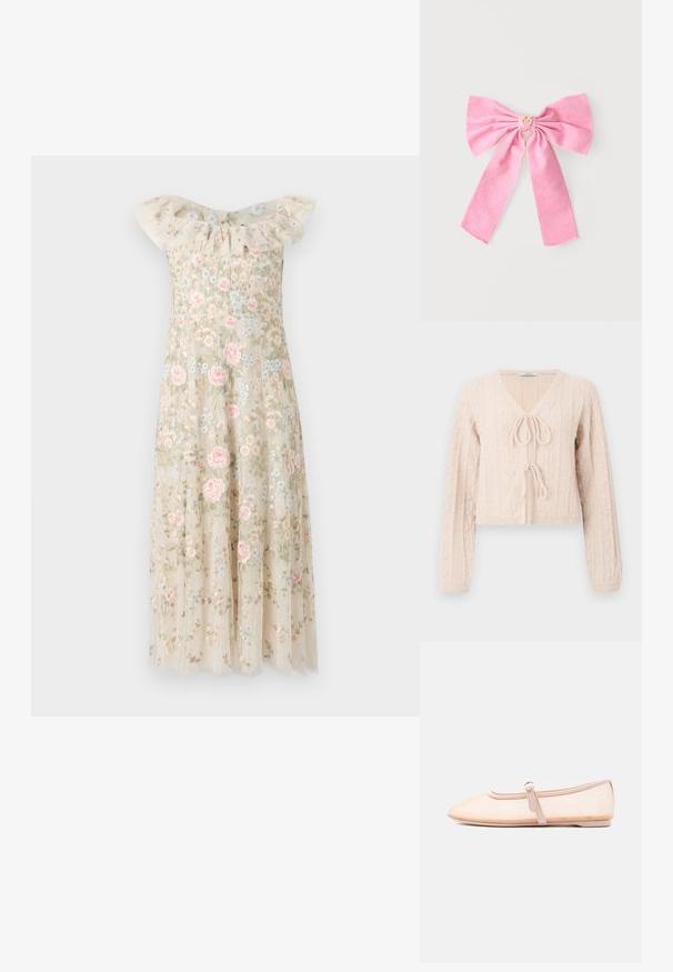 Helle rosa, kurz geschnittene Strickjacke aus strukturiertem Material, mit V-Ausschnitt und gebundenem Vorderverschluss. Akzentuiert durch vertikale Rippstrukturen.; Besticktes Kleid mit einem gerafften, schulterfreien Ausschnitt. Beiges Material verziert mit rosa und blauen Blumenmustern, das einen fließenden Rock besitzt.; Hellbeiger flacher Schuh mit spitz zulaufender Vorderkappe und einem einzelnen seitlichen Schnallenriemen, präsentiert auf weißem Hintergrund.; Rosa Stoffschleife mit zwei langen Enden und einem kleinen goldenen Kronenanhänger in der Mitte, auf einem schlichten hellen Hintergrund präsentiert.