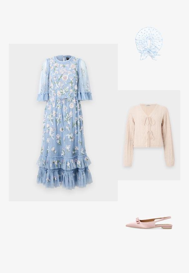 Helle rosa, kurz geschnittene Strickjacke aus strukturiertem Material, mit V-Ausschnitt und gebundenem Vorderverschluss. Akzentuiert durch vertikale Rippstrukturen.; Hellblaues, floral besticktes Kleid aus transparentem Stoff mit Rüschensleeven und Rüsche am Saum. Es hat eine Bindegürtel und geschichtete Fransenakzente.; Hellrosa spitze flache Slingback-Schuh mit kleinem Absatz und dekorativer Doppel-Schleife auf der Spitze.; Hellblauer Stoffkragen mit weißen Punkten, Rüschen und einer vorn gebundenen Schleife, entworfen als dekoratives Halsaccessoire.