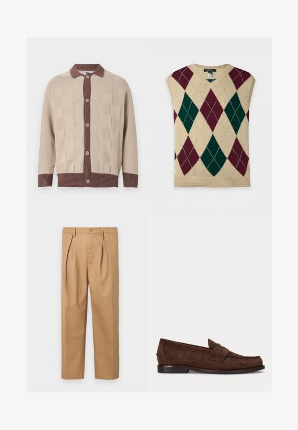 Beige strikket cardigan med teksturerede kvadratiske mønstre, brun knapstolpe, krave, manchetter og linning, med fem beige knapper foran.; Ærmeløs beige strikket vest med bordeaux og mørkegrønne argyle diamantmønstre og V-hals krave.; Beige bomuldsbukser med afslappet pasform, plisseret design, talje med knaplukning og lige ben. Glat tekstur uden mønstre.; Brun ruskind penny loafer med lav hæl og synlig syning langs tåen, siden og bagpå, vist på ensartet lys baggrund.