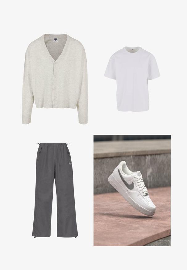 Lys grå cardigan lavet af blødt stof, med V-hals, lange ærmer og knaplukning samt en cropped længde.; Hvid T-shirt med korteærmer lavet af blødt bomuld, med rund halsudskæring og en afslappet pasform med lige kant. Ingen mønstre eller detaljer synlige.; Grå, brede bukser lavet af blød stof. Har en elastisk talje, sidelommer og lynlåse ved anklerne. Enkelt design med minimal detaljer.; Hvid Nike Air Force 1 sneaker med gråt swoosh-logo svævende over en stensurface og en grå stenvæg i baggrunden.