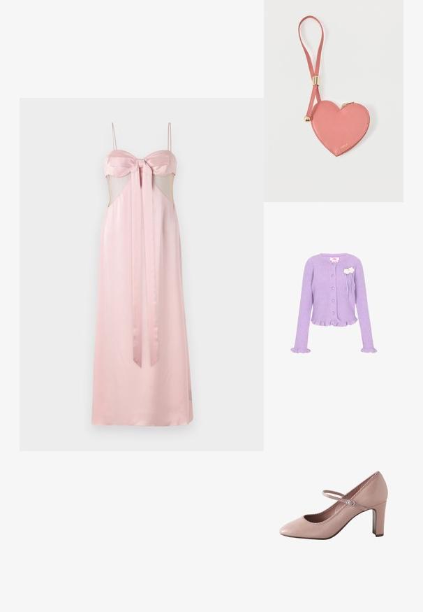 Cardigan en tricot côtelé lilas avec des boutons en forme de cœur, des poignets et un ourlet volantés, et deux décorations florales blanches sur la poitrine.; Robe en satin rose avec des bretelles fines, un détail en nœud au niveau de la poitrine et des découpes latérales transparentes. Longue au sol avec une texture lisse.; Chaussure à talons hauts en cuir rose avec un bout arrondi, une bride à la cheville et un bord festonné. Elle est dotée d'un talon bloc fin pour un bon maintien.; Pochette à pièces en cuir rose en forme de cœur avec sangle de poignet et fermeture éclair dorée, marquée d’un petit texte doré "Furla".