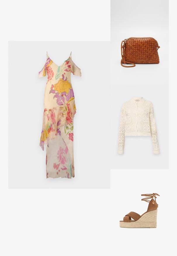 Cardigan en crochet blanc avec un col, présentant un motif carré complexe, des manches longues et des bords festonnés. Fermeture à boutons à l'avant.; Robe maxi beige à motifs floraux avec manches épaules dénudées, fines bretelles et tissu transparent superposé ornée de motifs floraux roses, jaunes et violets.; Sandale compensée marron tissée avec des liens tressés à la cheville et une semelle plateforme recouverte de corde naturelle.; Sac en cuir tressé marron en bandoulière avec une fermeture éclair, de forme arrondie et une poignée tressée. Il présente une petite plaque logo rectangulaire.
