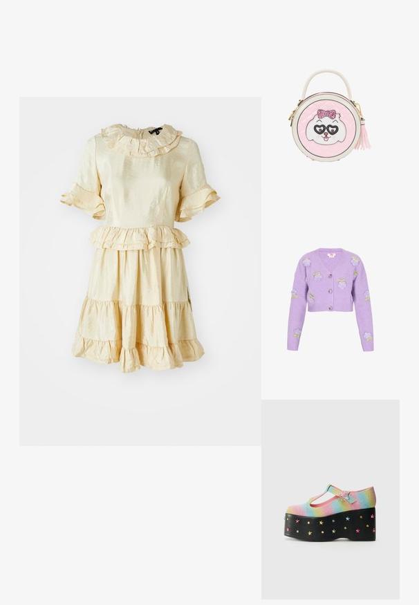 Lilla cropped cardigan lavet af ribbet stof, med broderede roser og grønne accenter, V-udskæring og tre knapper.; Gul satindragt med rynket halsudskæring og korte ærmer. Har en lagdelt nederdel og bølgende detaljer. Glat, blank tekstur.; Glitrende regnbue-platformsko med T-stropp, prydet med en stjernesformet spænde og multicolor stjernestuds på en sort bund.; Rund lyserød håndtaske med hvidt og lyserødt hundefjæs med glitrende sløjfe og hjerteformede briller, et topgreb og en sidekvast lynlås træk.