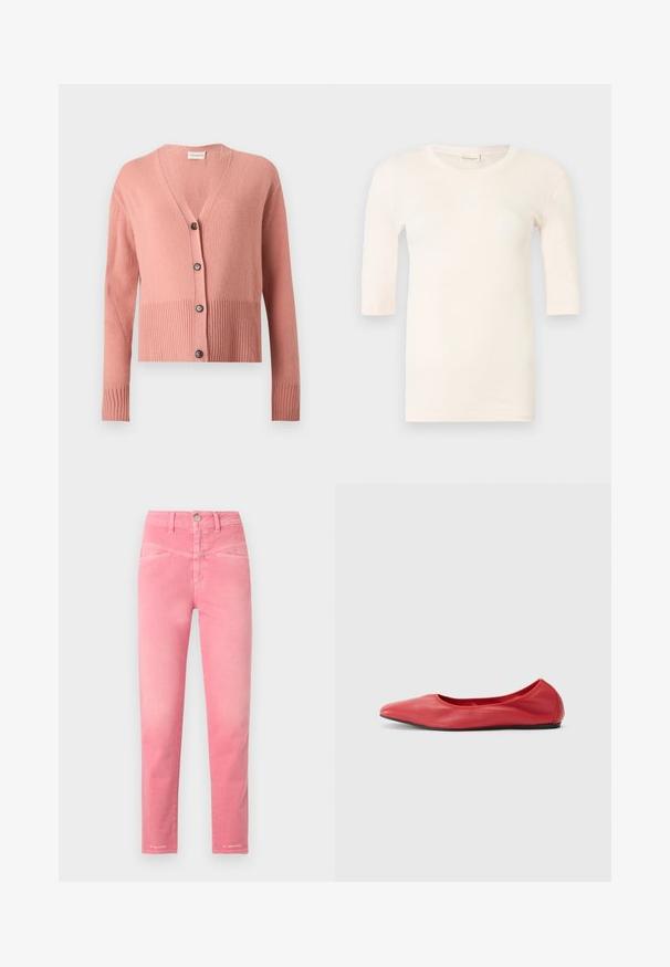Cardigan rose à manches longues en tricot, encolure en V, ourlet et poignets côtelés, avec quatre boutons noirs sur le devant.; Haut en maille rose clair à manches courtes avec encolure ronde et silhouette ajustée, présenté sur un fond clair uni.; Jean slim taille haute en rose vif avec poches avant, passants pour ceinture et fermeture par bouton métallique.; Filippa K REY FLATS - Ballerines - bright red