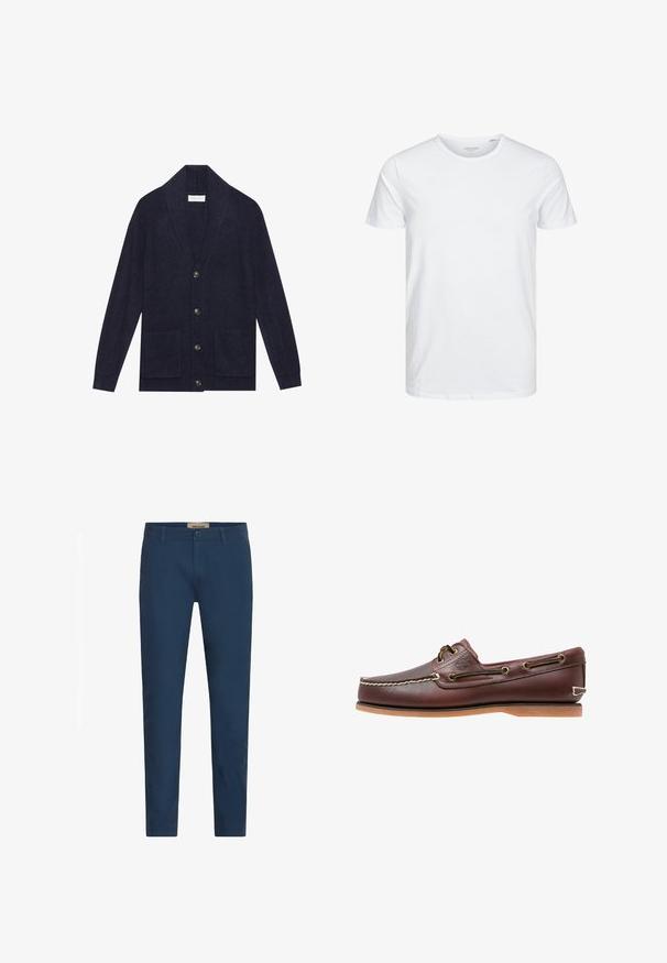 Mørkeblå strikket cardigan med sjalkrave, fem knapper og to forlommer. Har ribbet tekstur og lange ærmer.; Rundhals kortærmet t-shirt i ensfarvet hvid, lavet af blød bomuld, har et simpelt design uden synlige mønstre eller detaljer.; Marineblå slim-fit herrebukser med bælteløkker, frontlukning med knap og sidelommer, præsenteret mod en hvid baggrund.; Brun læder bådsko med hvide sømme, snøre detaljer og lysbrun gummisål, vist fra siden på hvid baggrund.