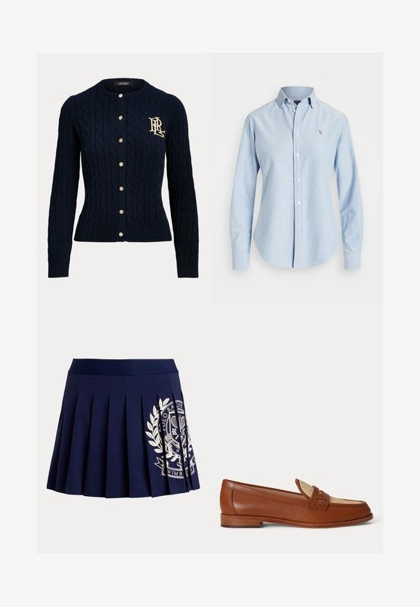 Námornícky modrý sveter cardigan s pleteným vrkočovým vzorom, zlatými gombíkmi a vyšívaným monogramom na ľavej strane hrudníka, s dlhými rukávmi a rebrovanými manžetami a lemom.; Svetlomodrá košeľa s dlhými rukávmi, gombíkmi, golierom a malým vyšívaným logom na ľavej strane hrude.; Tmavomodrá plisovaná sukňa so širokým pásom a bielym tenisovým erbom na spodnej pravej strane.; Hnedá kožená mokasína s pleteným béžovým panelom na vrchu, nízkym dreveným podpätkom a tradičným dizajnom remienka na mincu na bielom pozadí.