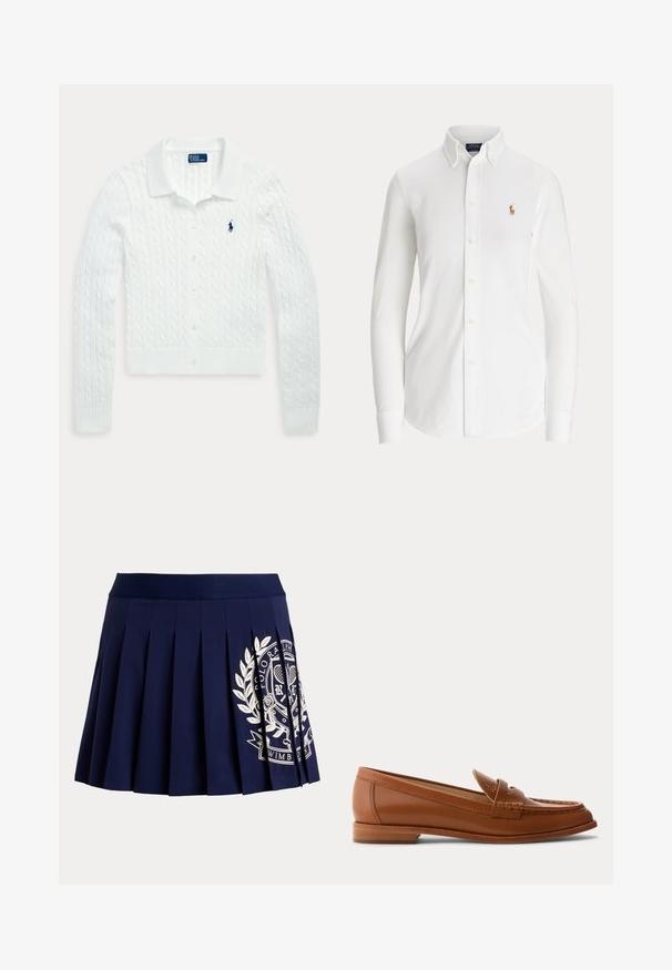 Biely pletený kardigán s dlhým rukávom, zapínaný na gombíky, s golierom a malým tmavomodrým logom Polo Ralph Lauren na ľavej strane hrude.; Biela košeľa s dlhým rukávom zapínaná na gombíky, golierom na gombíky a malým vyšitým logom hráča póla na hrudi.; Tmavomodrá plisovaná sukňa so širokým pásom a bielym tenisovým erbom na spodnej pravej strane.; Hnedý kožený mokasín s nízkym dreveným podpätkom, klasickým pásikom na mincu a prešitými detailmi pozdĺž špičky a strán.