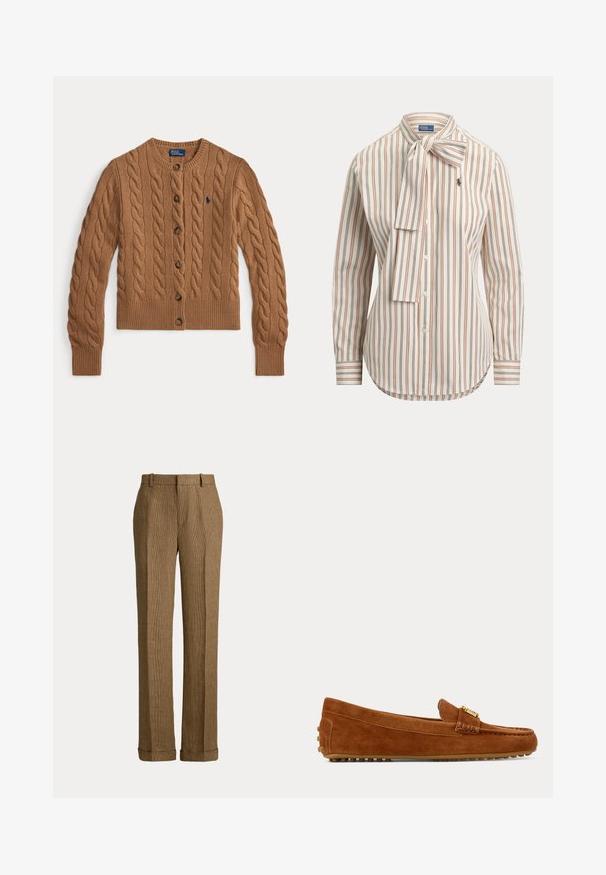 Bruine kabelgebreide cardigan met ronde hals, knoopsluiting, lange mouwen, geribde boorden en zoom, en een klein geborduurd logo op de borst.; Beige blouse met lange mouwen, verticale bruine en oranje strepen, knoopsluiting aan de voorkant en een gebonden strik bij de hals.; Bruine geruite rechte broek met ceintuurlussen en omgeslagen pijpen, getoond tegen een effen achtergrond.; Bruine suède loafer met gouden gespdetail en rubberen noppenzool, gezien van opzij tegen een effen achtergrond.