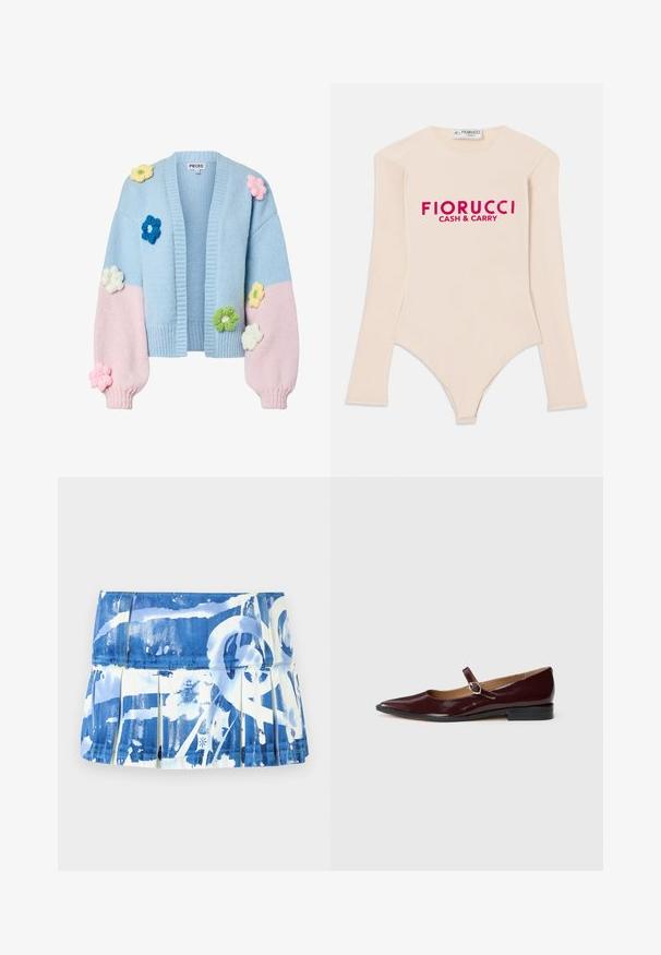 Cardigan en maille épaisse avec corps bleu clair et manches roses, décoré d'applications de fleurs tricotées 3D multicolores sur le devant et les manches.; Body à manches longues de couleur chair en tissu doux, avec un col en scoop et un logo rose vif "Fiorucci CASH & CARRY" sur la poitrine.; Jupe plissée bleue et blanche avec un motif éclaboussé de peinture, confectionnée dans un tissu léger à texture lisse et dotée d'une ceinture ajustée.; Ballerines en cuir verni bordeaux de type Mary Jane avec un bout pointu, un talon plat et une sangle décorative avec une boucle circulaire.