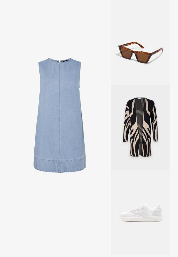 Lang jack van zacht materiaal, met een zwart en beige zebrapatroon. Ontwerp met open voorkant, lange mouwen en een relaxte pasvorm.; Mouwloze lichtblauwe denim jurk met ronde halslijn en middenseam, boven de knie lengte, met ritssluiting aan de achterkant.; Witte lage Reebok sneaker met suède overlays, veterontwerp en een gestructureerde rubberen zool op een effen lichte achtergrond.; Bruin getinte zonnebril met een schildpadmotief, hoekig montuur en slanke armen. Lichtgewicht kunststof materiaal.