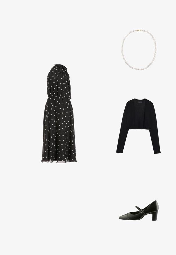 Zwarte gecropte cardigan met lange mouwen, gemaakt van lichtgewicht gebreid materiaal. Heeft een open voorkant en afgeronde randen.; Zwarte mouwloze midijurk met witte polkadots, hoge hals met strik en geplooide taille.; Zwarte lakleren Mary Jane schoen met een puntige neus, getextureerde bovenkant, verstelbare gesp en een gematigde blokhak.; Enkelvoudige parelketting met kleine ronde witte parels en een gouden sluiting op een witte achtergrond.