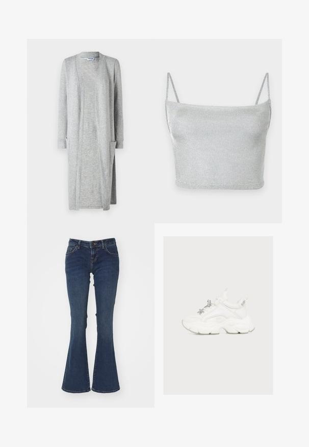 Sivý dlhý cardigan vyrobený z jemnej, textúrovanej látky, so zapínaním na prednej strane a dvoma vreckami na prednej strane.; Strieborný metalický pletený crop top s tenkými nastaviteľnými ramienkami. Priliehavý strih a hladká textúra. Žiadne vzory ani viditeľné kovové detaily.; Modré riflové nohavice s rozšírenými nohavicami, vyrobené z bavlny, s stredne vysokým pásom, dizajnom s piatimi vreckami a kontrastným prešívaním pozdĺž švov.; Biely masívny teniska s dekoratívnou striebornou hviezdou a príveskami s drahokamami na šnúrkach a pätovej záložke na jednofarebnom svetlom pozadí.