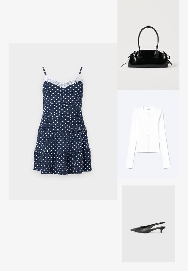 Cardigan blanc ajusté à manches longues avec encolure ronde et fermeture à pression sur le devant, étiqueté "Weekday".; Robe bleu marine sans manches à pois blancs, bordure en dentelle blanche au niveau de l'encolure, corsage ajusté et jupe à volants superposés.; Chaussure slingback noire à bout pointu en cuir lisse. Présente un talon fin et un détail de boucle sur la sangle réglable.; Petit sac à main noir brillant avec deux longues anses et des détails à cordon sur les côtés sur un fond clair uni.