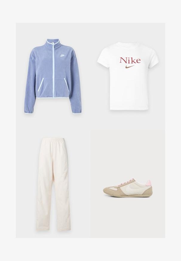 Lichtpaars fleece jack met een hoge kraag, rits aan de voorkant, twee zakken en witte accenten langs de rits en zoom. Nike-logo op de borst.; Witte t-shirt met korte mouwen met rode "Nike" tekst en een luipaardprint Nike swoosh logo gecentreerd op de borst.; Loszittende, crèmekleurige broek met elastische taille en een rechte pijp, weergegeven tegen een effen witte achtergrond.; Beige en witte sneaker met roze veters en hiel detail, met een wit Nike swoosh-logo aan de zijkant, gezien van binnenuit.