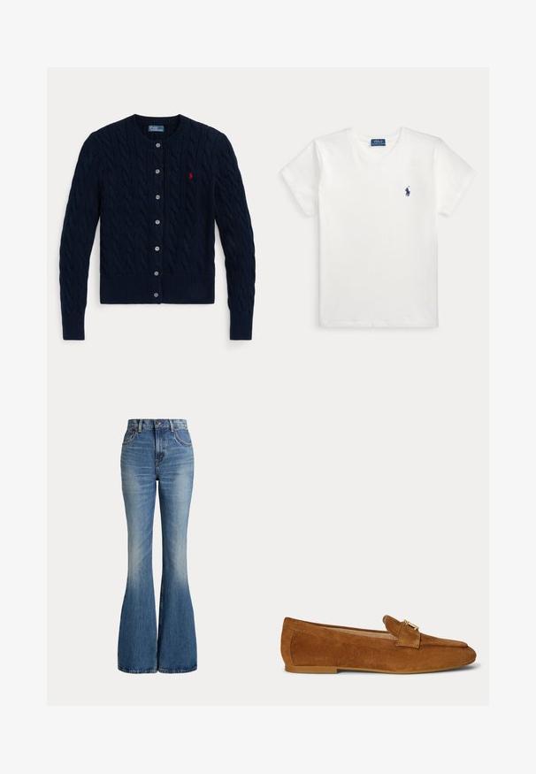 Marineblå kabelstrikket cardigan med lange ærmer, knaplukning foran, ribstrikkede manchetter og kant samt lille rødt broderet logo på brystet.; Enkelt hvid T-shirt med korte ærmer med et lille navyblåt Polo Ralph Lauren-logo på venstre bryst og et blåt mærke indeni kraven.; Højtaljede blå jeans i denim med klokkeformede ben og let falmet område foran på låret, vist mod hvid baggrund.; Brun ruskind flad loafer med guldfarvet metallås-detalje på toppen og lav hælsål.