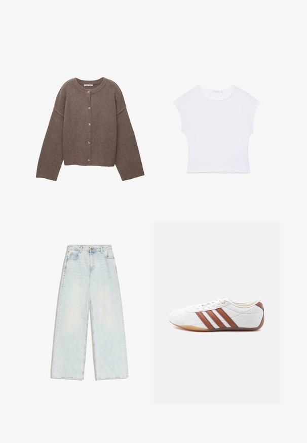 Bruine gebreide cardigan met een ronde halslijn, lange dolmanmouwen en vijf knopen aan de voorkant. Geribbelde zoom en manchetten. Zachte textuur.; Witte cropped T-shirt met korte mouwen en een ronde hals, gemaakt van gladde stof, plat neergelegd op een witte achtergrond.; Lichtblauwe jeans met wijde pijpen, vijf zakken, lussen voor een riem en een knoopsluiting aan de voorkant van de tailleband.; Witte lage sneaker met bruine leren strepen, veterluiting en een zool van gumrubber, gezien vanaf de binnenkant op een witte achtergrond.