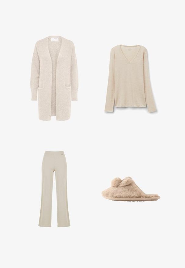 Lange beige open cardigan met lange mouwen en twee voorzakken, zachte gestructureerde gebreide stof.; Langarm V-hals top in lichtbeige stof met een zachte textuur. Relaxte pasvorm met een rechte zoom en een minimalistisch ontwerp.; Beige wijde broek met een gladde ribbelstructuur, elastische tailleband en geen zichtbare versieringen, die een ontspannen silhouet biedt.; Beige, pluizige instapslof met twee pompons bovenop en een platte zool, ontworpen voor binnenshuis gebruik.