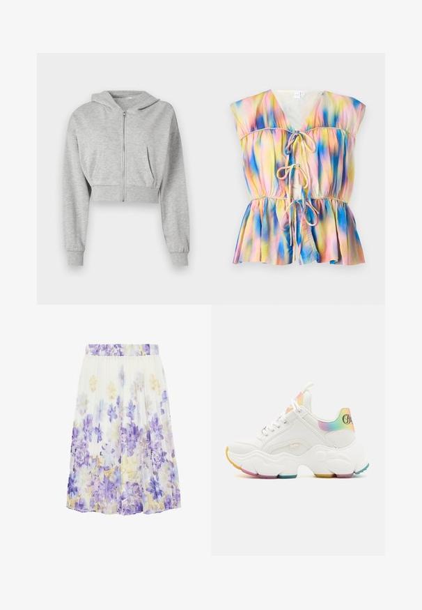 Grijze cropped hoodie van zachte stof, met een ritssluiting aan de voorkant, lange mouwen en twee voorzakken. Gladde textuur, verstelbare capuchon.; Kleurige blouse in peplumstijl met een striksluiting aan de voorkant, korte mouwen en een gradientpatroon in roze, blauw en gele tinten.; Witte geplooide rok met een bloemenpatroon in tinten paars, blauw en lichtgeel, met een elastische tailleband.; Witte chunky sneaker met regenboogaccenten op hiel en tong, dikke gestructureerde zool met meerkleurige grip, en een vetersluiting.